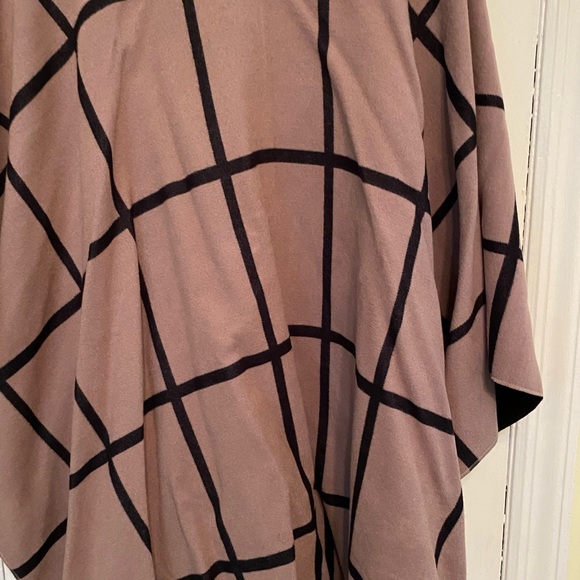 Reversible wrap. - Picture 3 of 5